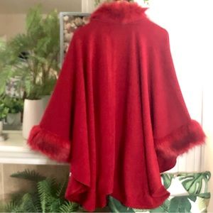 🌴🎉HP🎉 NEW! Dolce Cabo Valentine Red Luxurious Fur Cloak Wrap L/XL